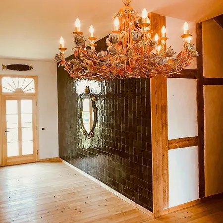 Rustic Apartment, Lovingly Restored Casa vacanze *