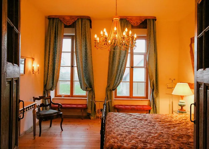 Hébergement de vacances Rustic Apartment, Lovingly Restored