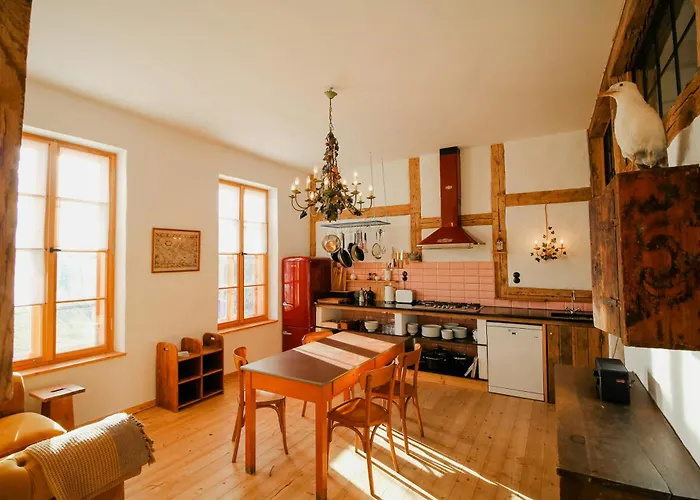 Rustic Apartment, Lovingly Restored Hébergement de vacances *